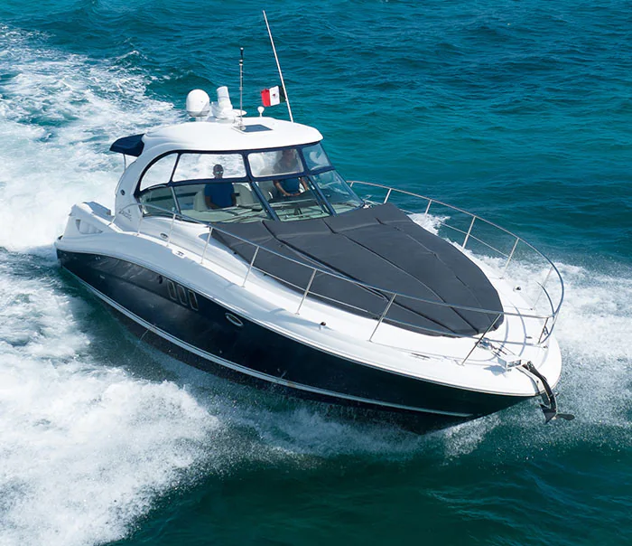 40' private yacht in Tulum with plenty of space for up to 12 guests