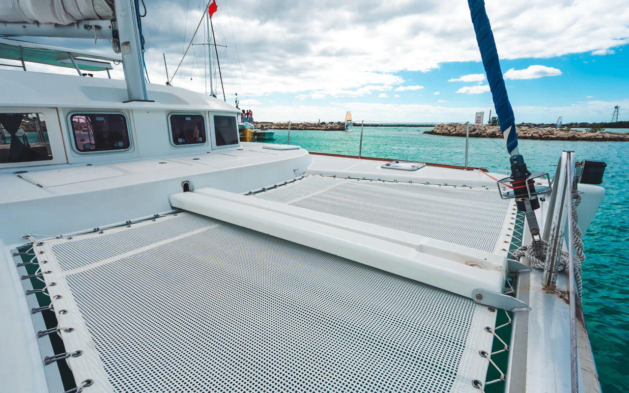 38' Lagoon catamaran with large sundeck for private tours